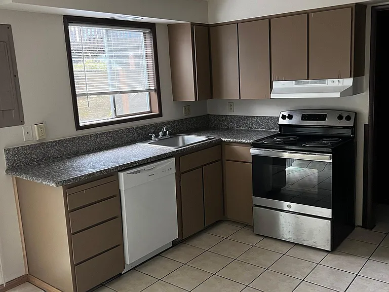 12265 SW Hall Blvd #4 — Photo 1