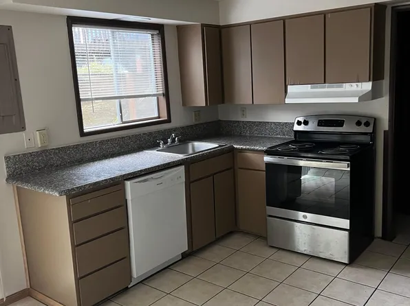 12265 SW Hall Blvd APT 4, Portland, OR 97223
