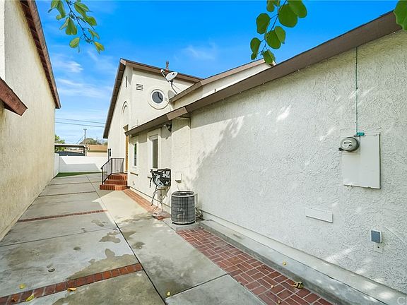 4th image of 4645 Larry Ave