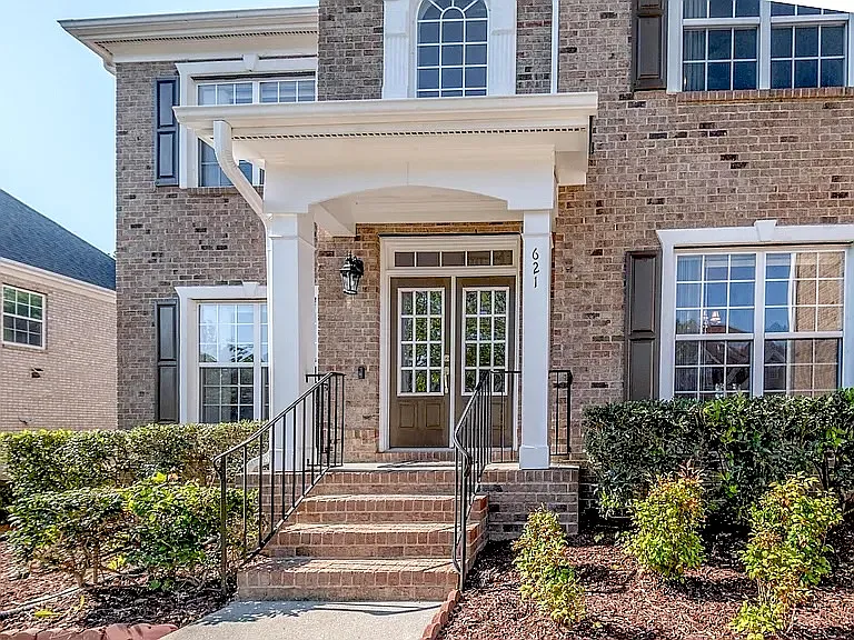 6 bed, 5375 sqft, $4,500 — Photo 2