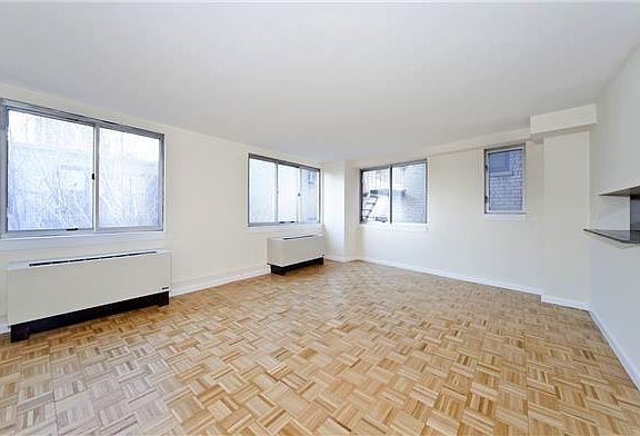 3rd image of 308 E 38th St APT 14A