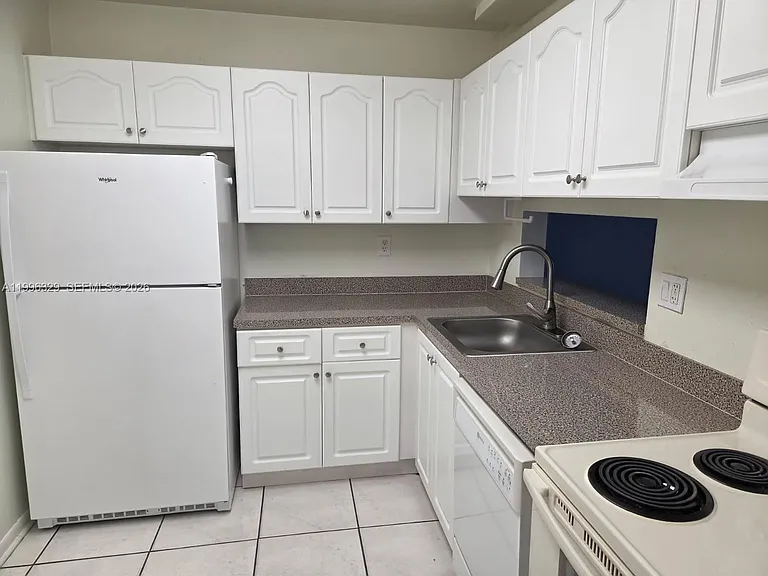 8015 SW 107th Ave #221 — Photo 2