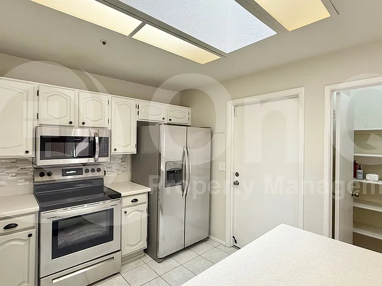 10944 N 117th Pl — Photo 4
