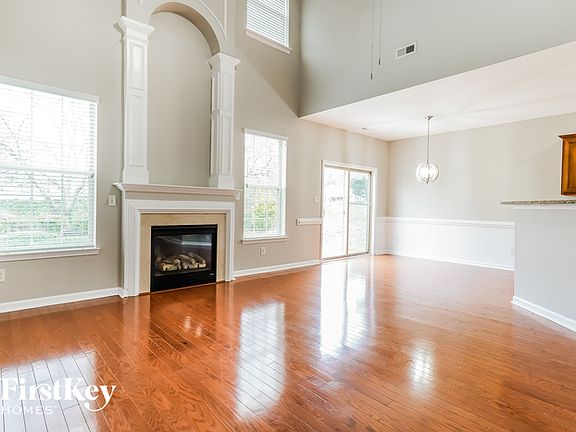 2nd image of 104 Vineyard Ln