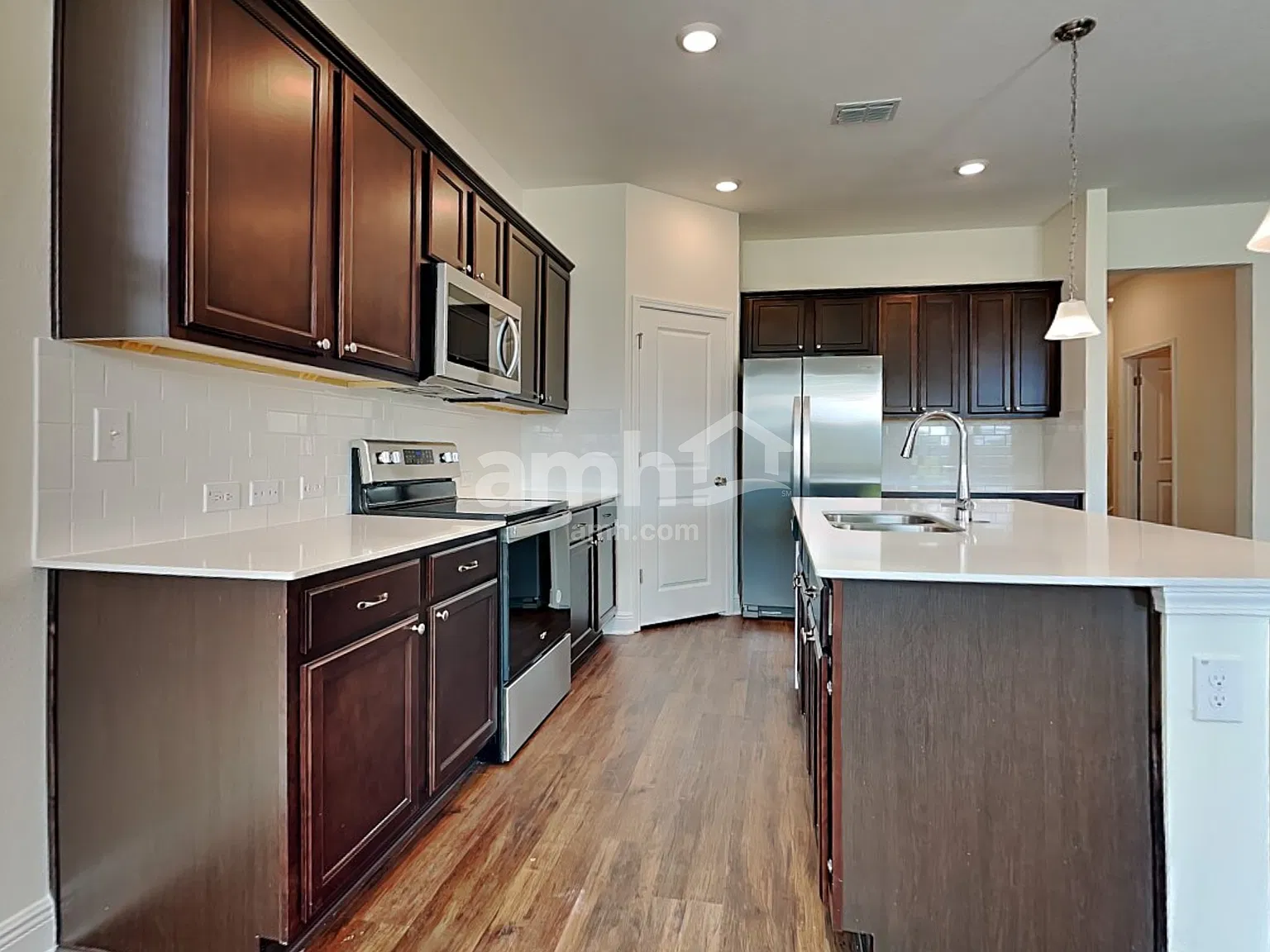 4 bed, 3.0 bath, 2222 sqft, $2,890 — Photo 3
