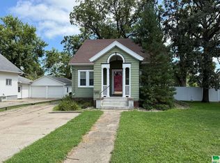 211 Albany Ave SE, Orange City, IA 51041