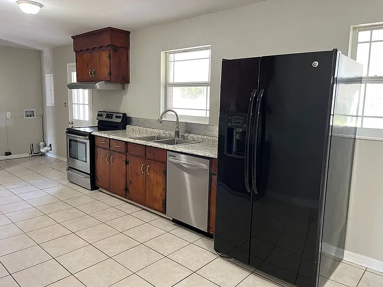 423 SE Country Club Rd — Photo 6