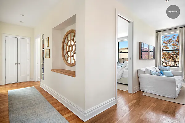 Sold by Triplemint | media 2