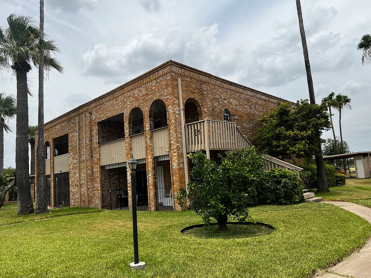 Building Photo - E4-2708 Parker Ln