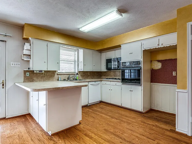 8355 Lullwater Dr — Photo 7