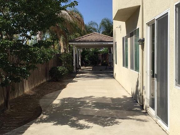3rd image of 1823 Belmont Pl