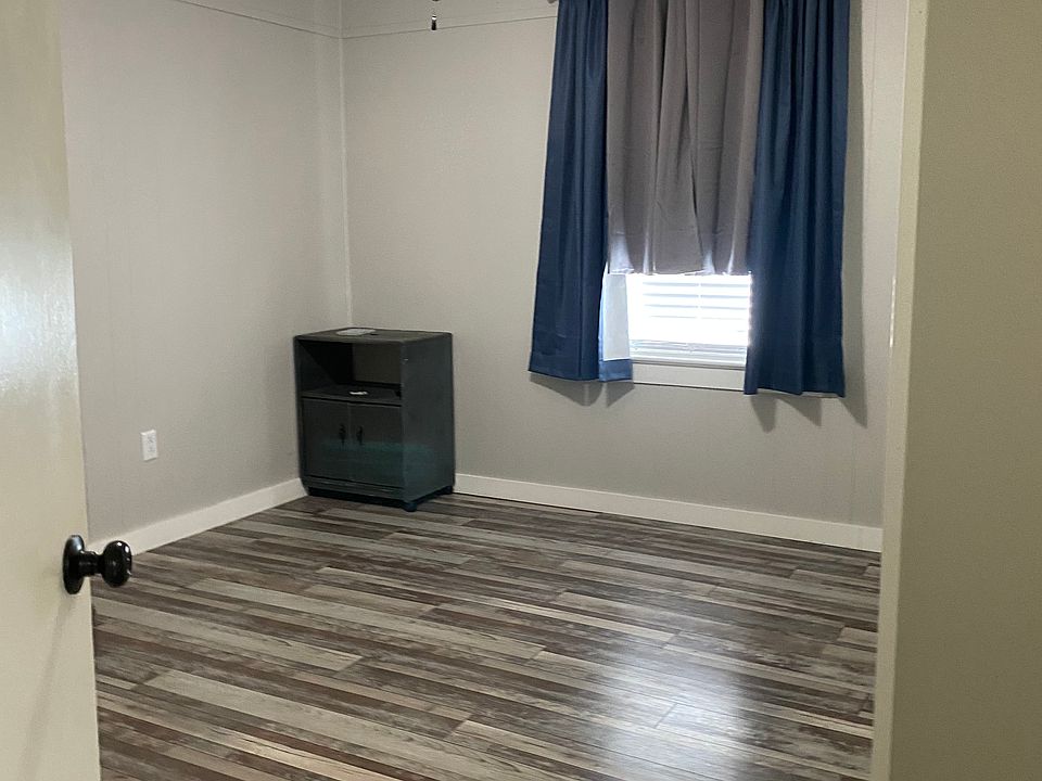 1st image of 105 Daisy St
