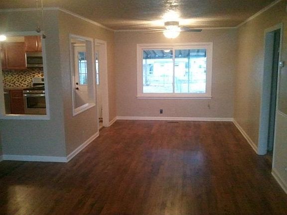 3rd image of 305 E 11th St