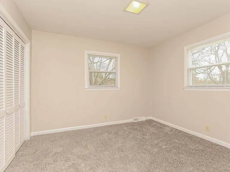 2406 Hillmont Dr — Photo 14