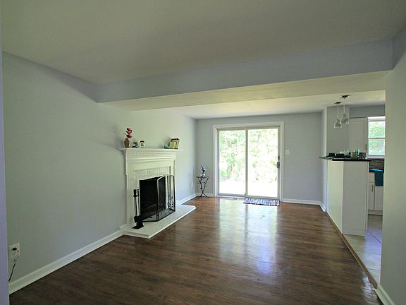 2nd image of 1405 Lincoln Woods Dr