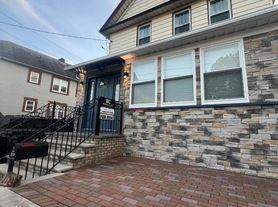 1124 Drake Ave, Roselle, NJ