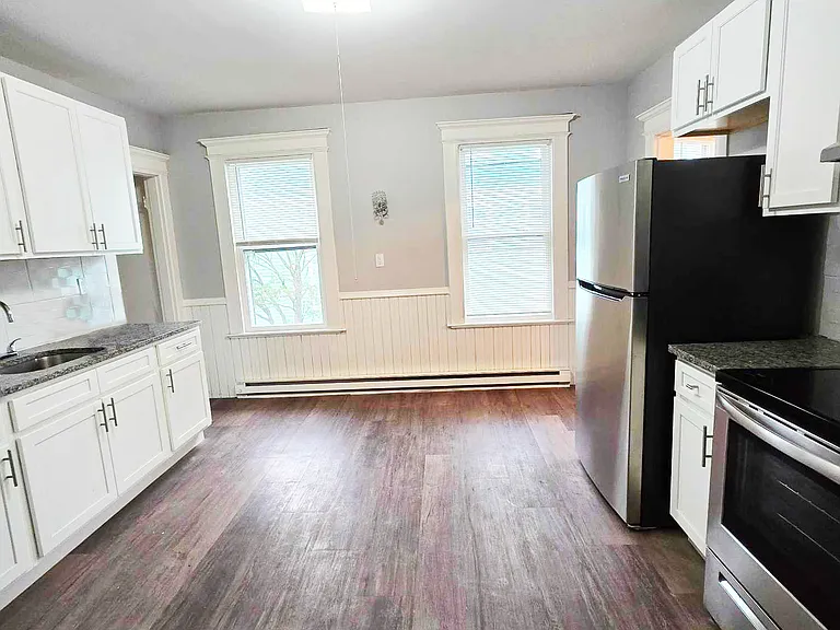 652 Watertown Ave — Photo 6