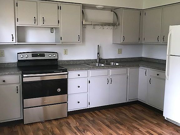 3rd image of 224 Jane Ct
