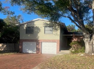 8200 136th St, Seminole, FL 33776