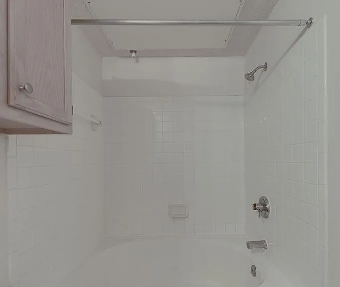 La Crosse Apartments — Photo 27