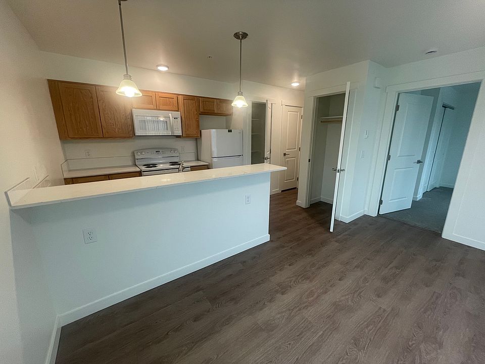 1st image of 609 N Water St #201