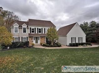 4 Oak Glen Dr, Malvern, PA 19355