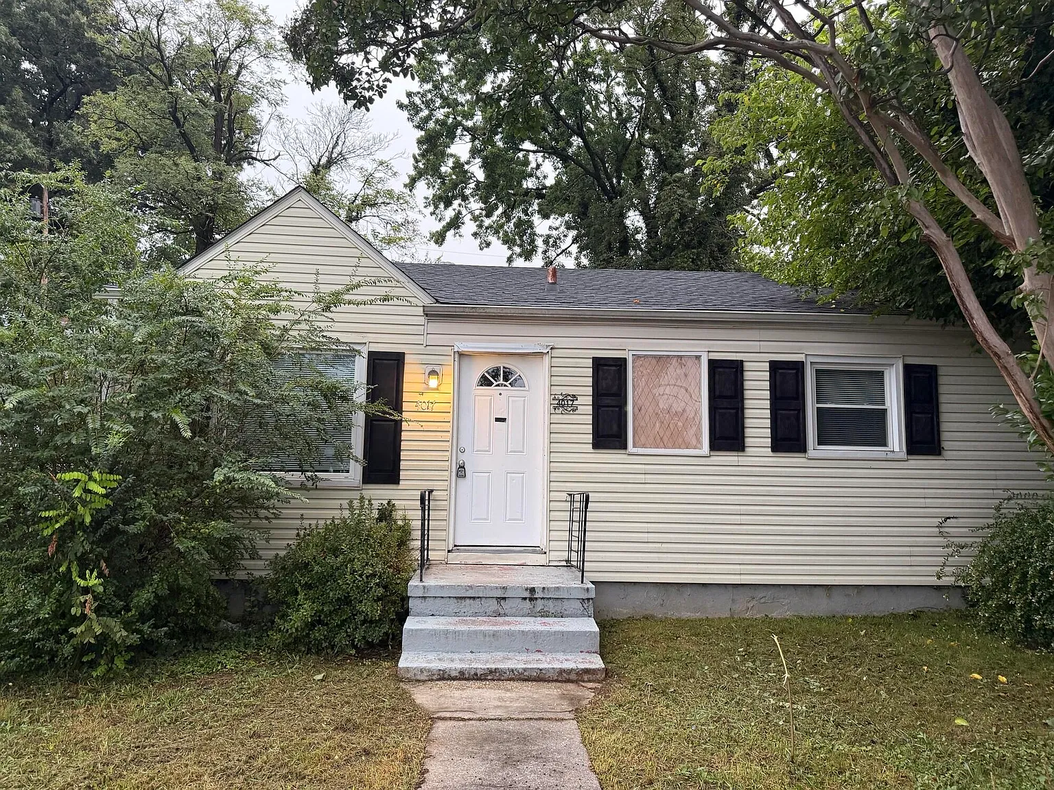 3 bed, 1.0 bath, 850 sqft, $1,025 — Photo 1