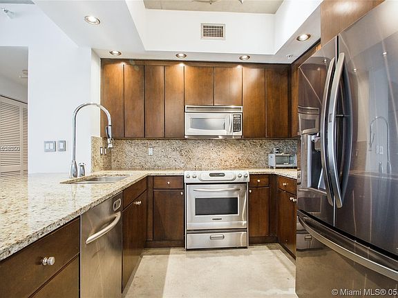 2nd image of 455 NE 25th St APT 807