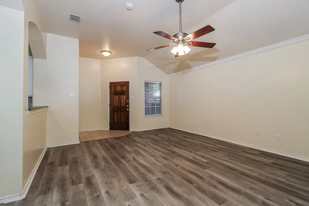 3 bed, 2.0 bath, 1356 sqft, $1,980 — Photo 3