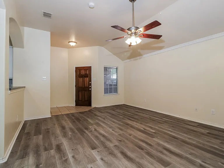 3400 Beatriz Dr — Photo 3