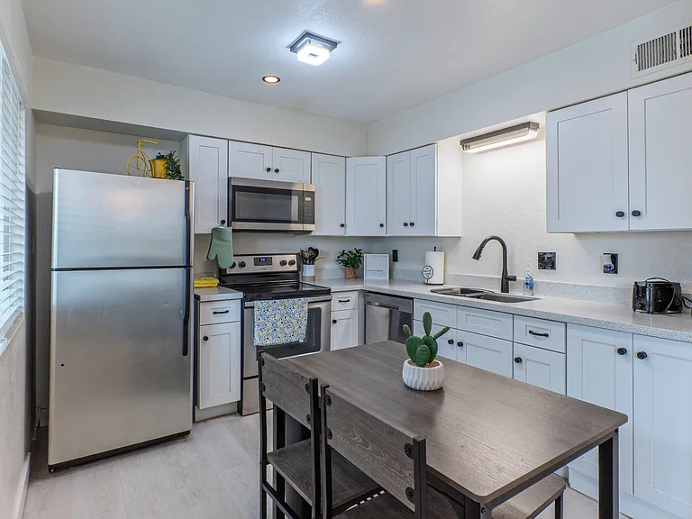 1133 S Farmer Ave #2 — Photo 5