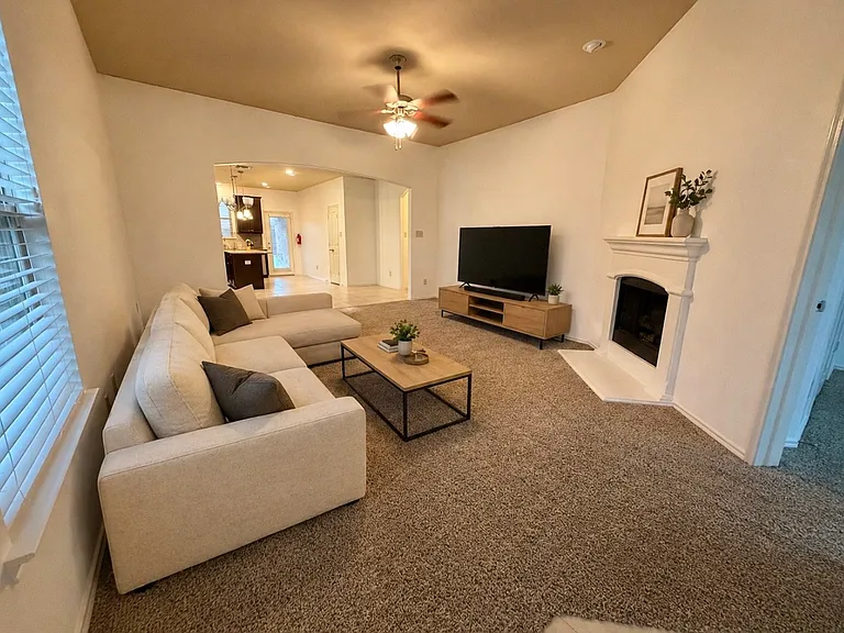 305 Rustic Oak Ln — Photo 2