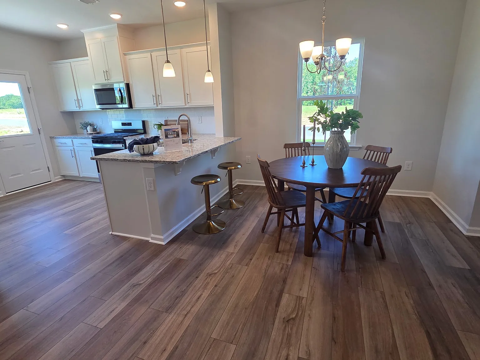 4 bed, 2052 sqft, $2,350 — Photo 4