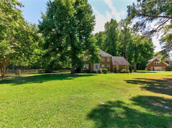 123 Kings Point Dr, Suffolk, VA 23434