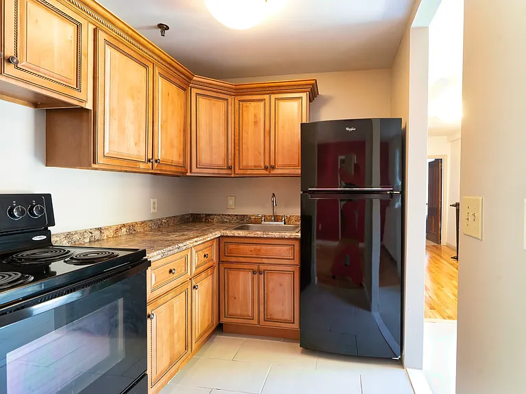 129 Green St #2 — Photo 2