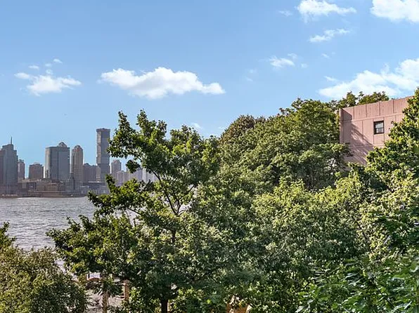 350 Albany St APT 4I, New York, NY 10280