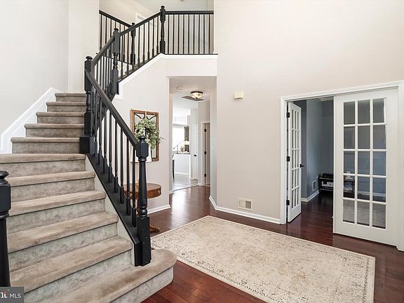 4th image of 1 Somerset Ct
