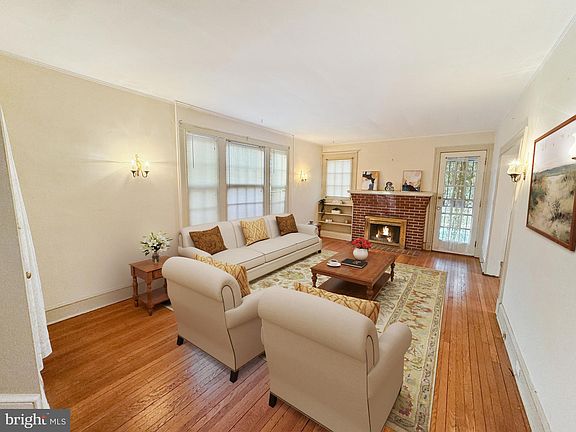 2nd image of 709 Dryden Dr