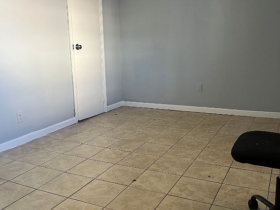 2nd image of 450 Baldwin Ave