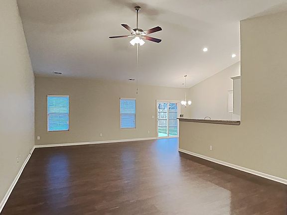 4th image of 1533 Waylon Ave