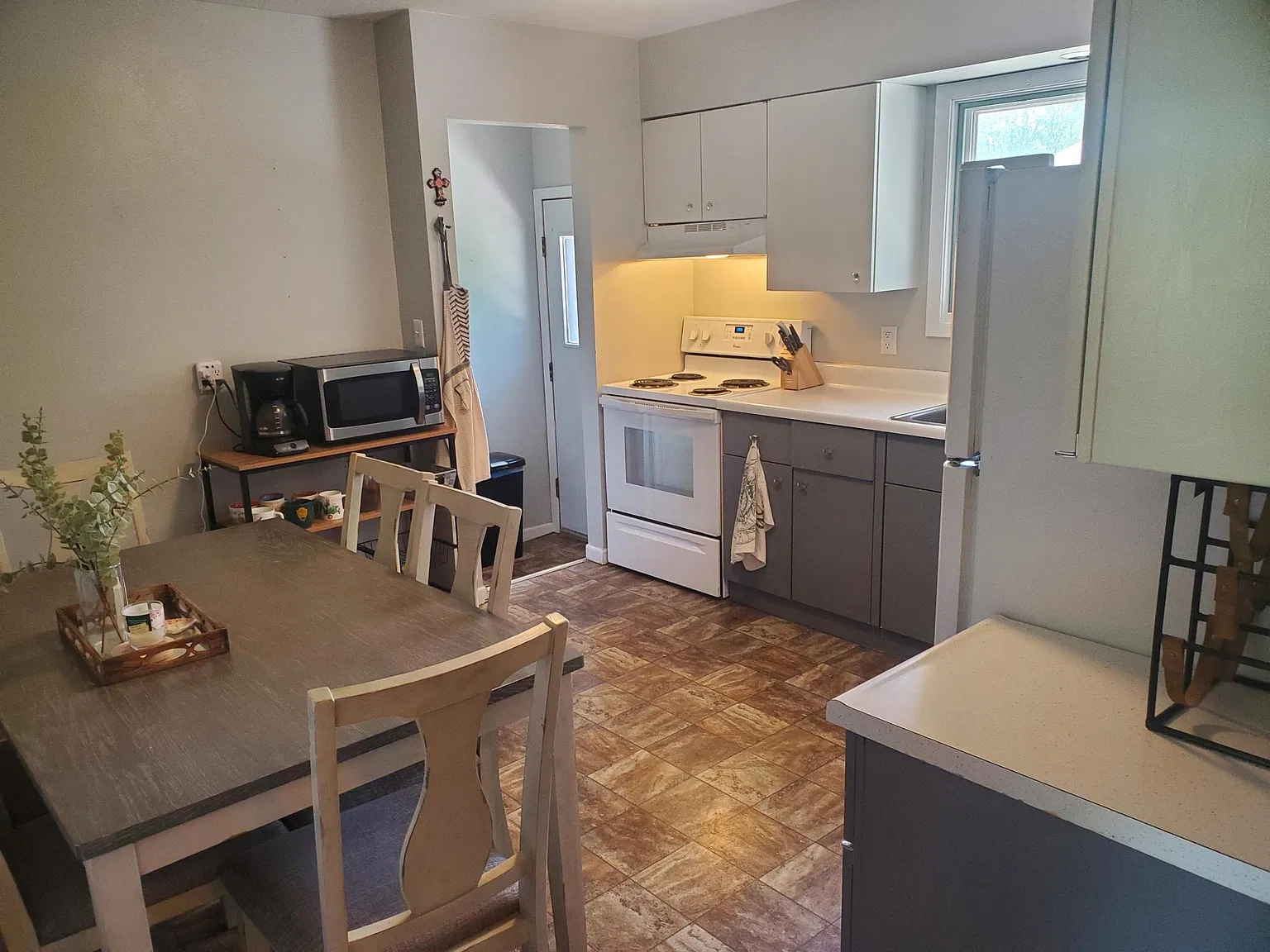 3 bed, 1300 sqft, $1,600 — Photo 4