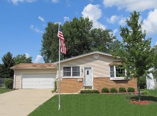 913 Susan Ct, Dekalb, IL 60115