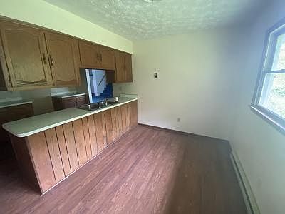 EAT IN KITCHEN