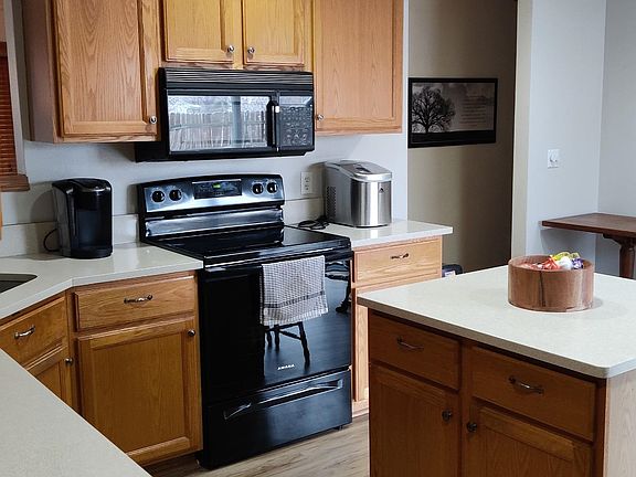 4th image of 3225 Blueberry Ln