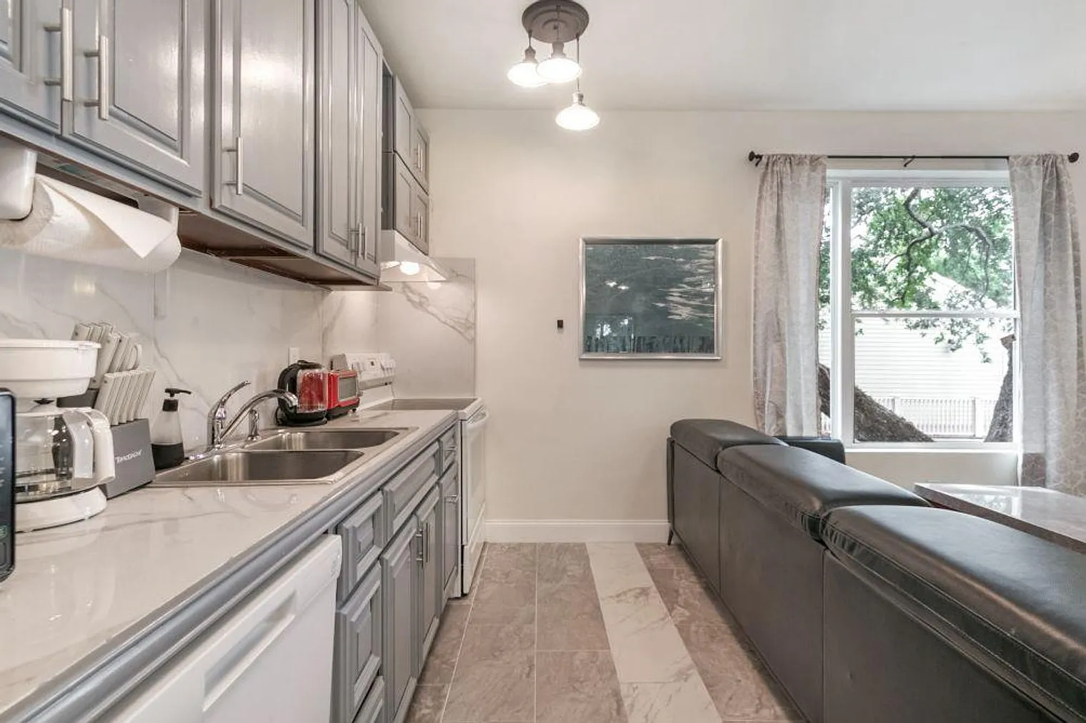 4 bed, 3.0 bath, 1442 sqft, $7,482 — Photo 3