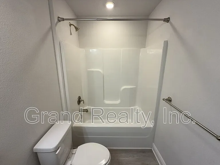 5004 Hamilton Crossing Blvd — Photo 19