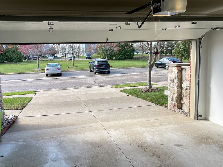 16713 Kensington Dr — Photo 4