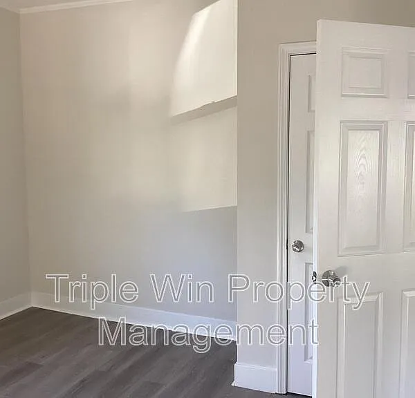 535 S Adams St — Photo 10