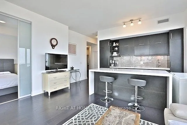 1080 Bay St #4608 — Photo 7