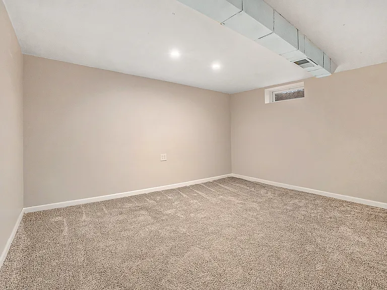1437 Lewison Ave NE — Photo 11